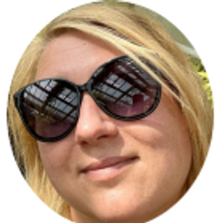Writer: Bernadett Refi