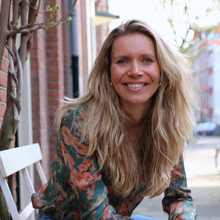 Writer: Debbie Mol