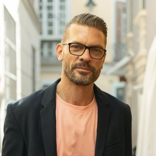 Writer: Peter Julius