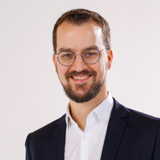 Writer: Tobias Buchner