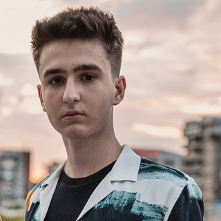 Poza scriitorului: Dricu David