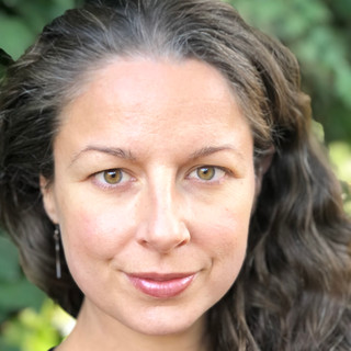 Writer: Mari Larangeira