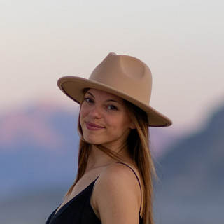 Writer: Késia