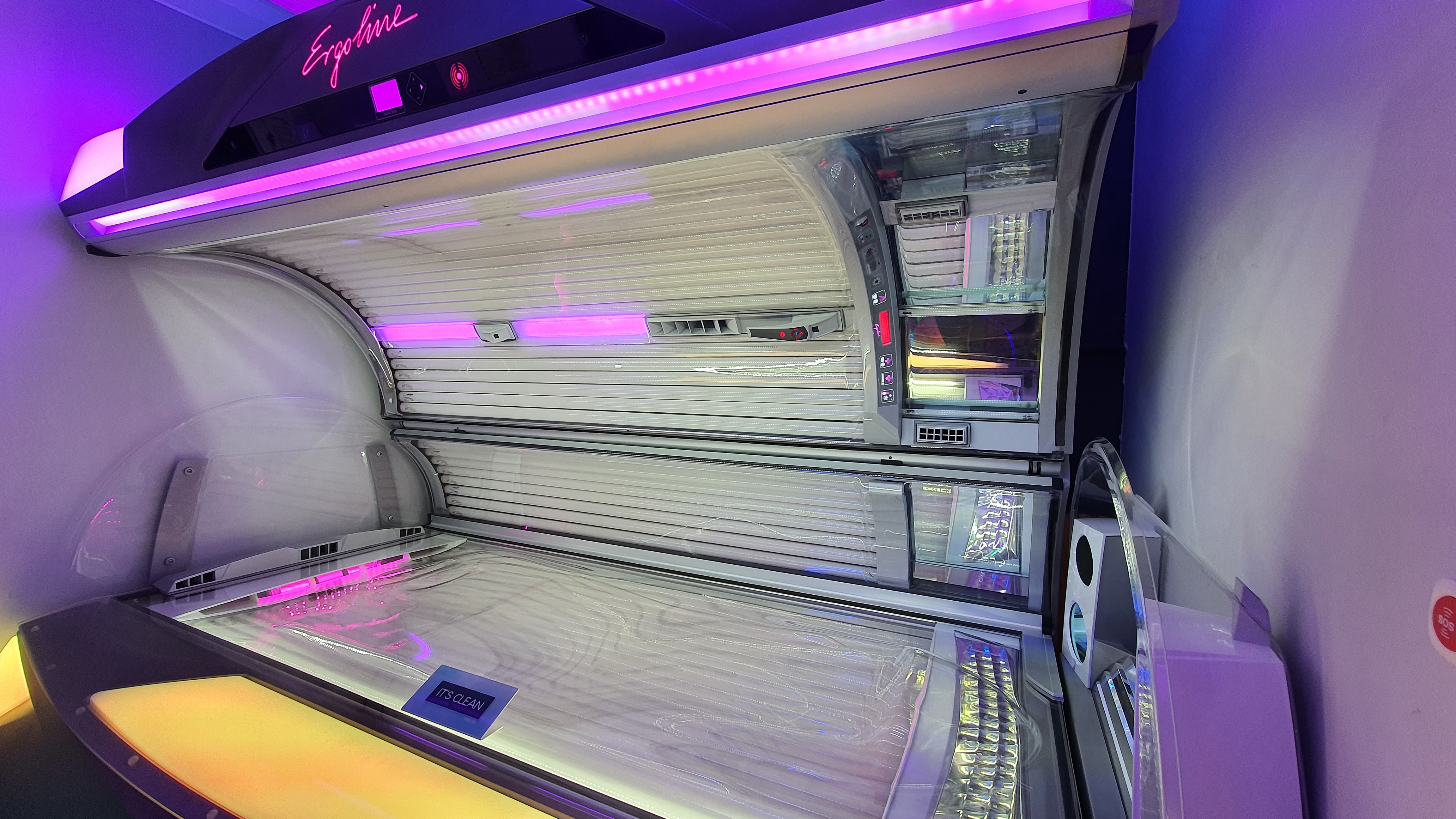 Writer: St.Tropez Tanning Studio Dunde