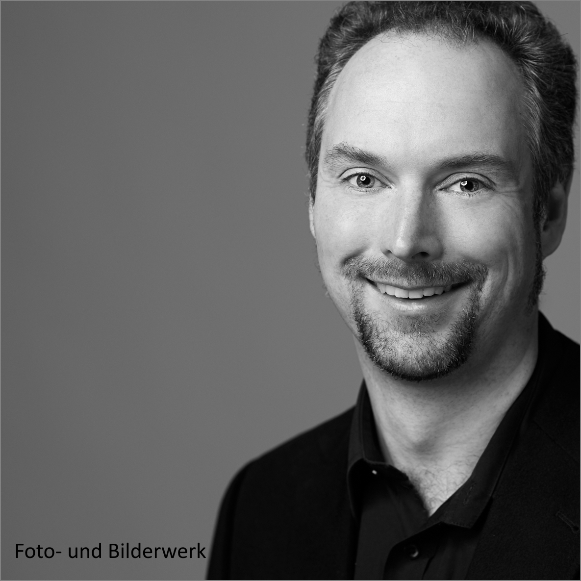 Autorenbild: Simon Knox