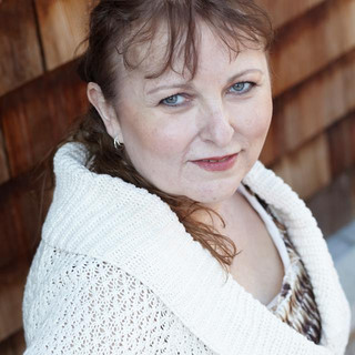 Writer: Lynn Cahoon