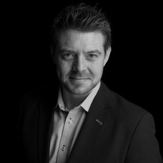 Writer: thomas martinsen