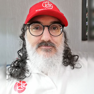 Skribentens bild: Ario Nahram